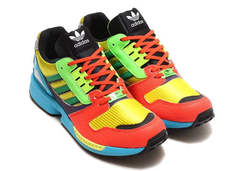 Der atmos x adidas ZX 8000 „Mash Up“ kombiniert mehrere Styles |